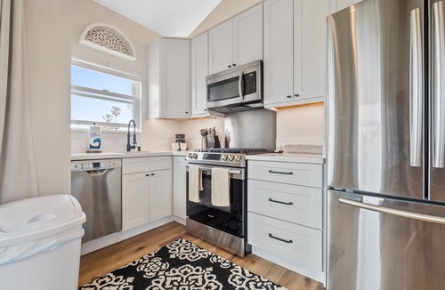 Sunset Cliffs Apartment | Sunset Cliffs Dream House - Patio, W/D, Steps to the Ocean!