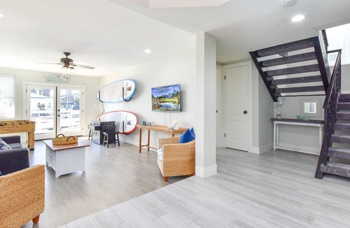 Sunset Beach House | Sunset Island 3 Level Home on the Water sleeps 10