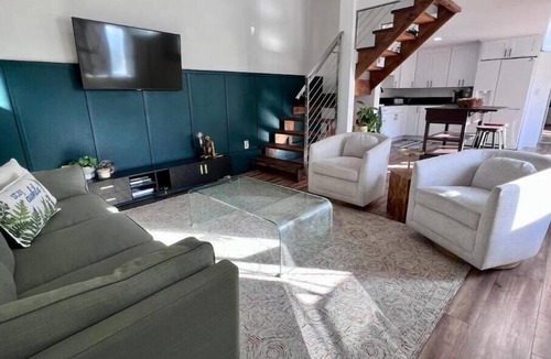 Bonita House | Sunset Tudor Cottage