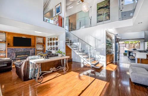 Crown Point House | Sunset Wave