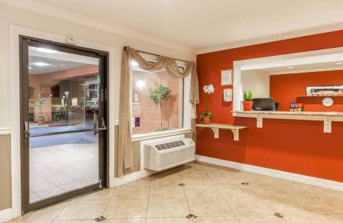 West Park Community Hotel | Super 8 by Wyndham Bakersfield/Central