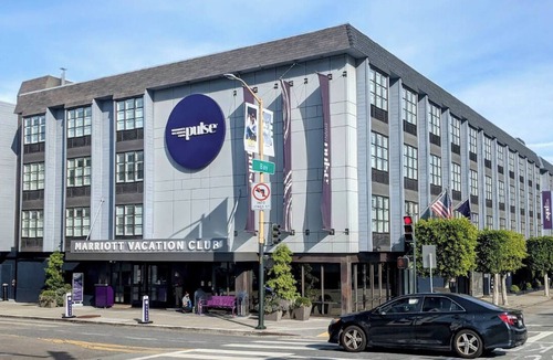 Russian Hill House | Super Bowl 2026 San Francisco Hotel Room with fitness room, WiFi