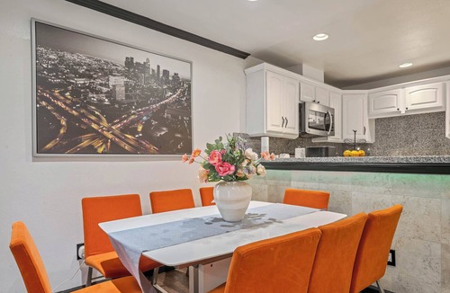 The Flats House | Super Convenient Condo by Hollywood Walk of Frame