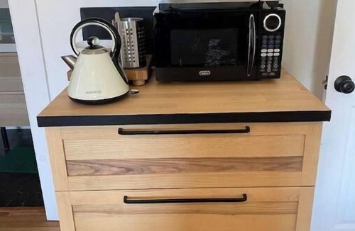 Emeryville House | Super Location Clean Stylish Sunny & New Bathroom