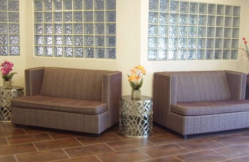Woodlake Hotel | SureStay Plus Hotel by Best Western Sacramento Cal Expo