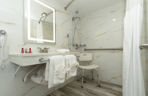 Woodlake Hotel | SureStay Plus Hotel by Best Western Sacramento Cal Expo