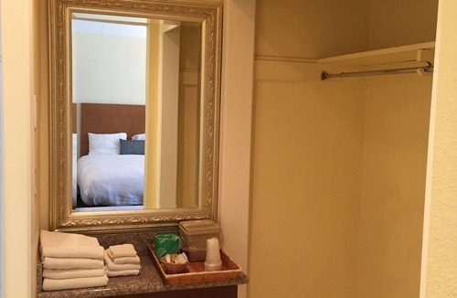 Cow Hollow Hotel | Surf Motel