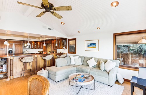 Opal Cliffs House | Surf Rider’s Oceanfront Hideaway – Stunning Beach Home with Panoramic Monterey Bay Views & Hot Tub