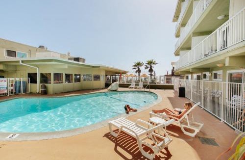Pacific Beach Hotel | Surfer Beach Hotel