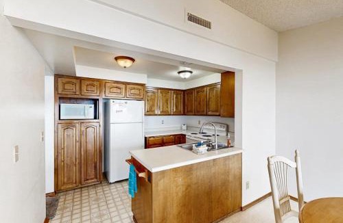 Brookings House | Sweeping Oceanfront Views Await Tranquil Condo with Balcony Beach Access W&D