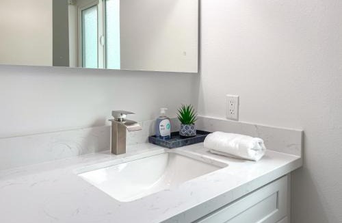 Valle Lindo Apartment | Sweet 2 bd for monthly stay! 20 mi to Disney