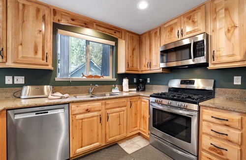 Christmas Valley House | Tahoe Frost - Air conditioned 4 bedroom Tahoe home