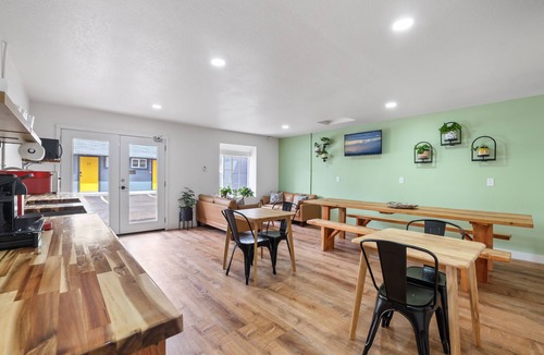 Sierra Tract Hotel | Tahoe Mountain Inn #1