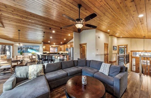 Tahoe Paradise House | Tahoe Retreat: Hot Tub, Arcade, Near Hiking & Lake
