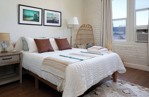 Westlake Apartment | Terrific studio with AC in sunny Los Angeles