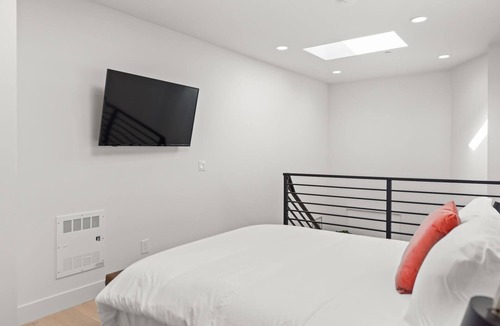Pacific Heights Apartment | The Addison by Kasa | Grand Queen Loft | San Francisco