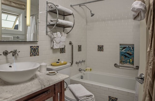 Avalon Hotel | The Avalon Hotel on Catalina Island