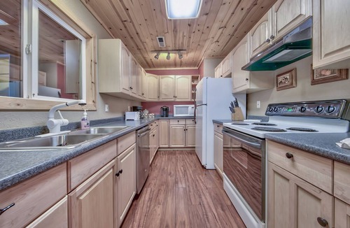 North Upper Truckee Cabin | The Bear's Den Cabin set on a huge lot, lots of room to play!