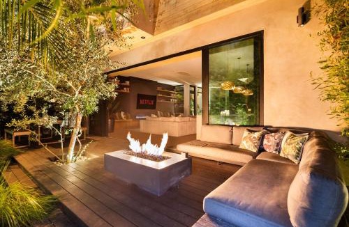 Venice House | The Bella Villa Venice Beach - luxury interior design - spa and terrace
