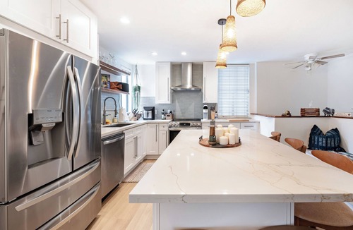 Crown Point Condo | The Boho Beachfront Pet-Friendly Palace w/AC 2.0