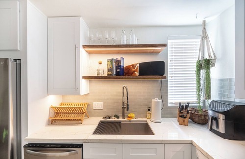 Crown Point Condo | The Boho Beachfront Pet-Friendly Palace w/AC 2.0