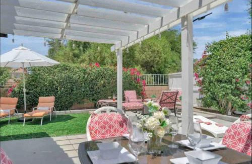 Coachella House | The Coachella Gem weekly discounts