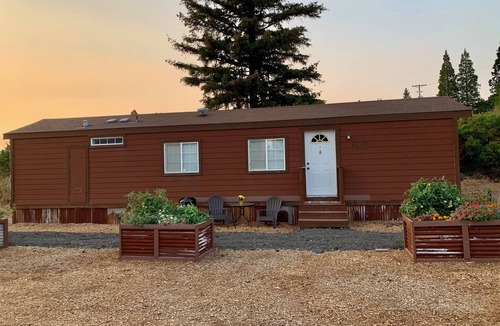 Mount Shasta House | The Cottage at the beautiful Iron Horse Outdoor Wedding Venue