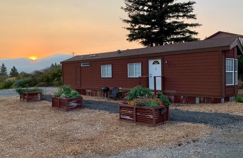 Mount Shasta House | The Cottage at the beautiful Iron Horse Outdoor Wedding Venue