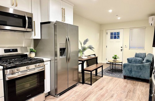 Belmont Heights Apartment | The Cozy Belmont Beach Hideaway
