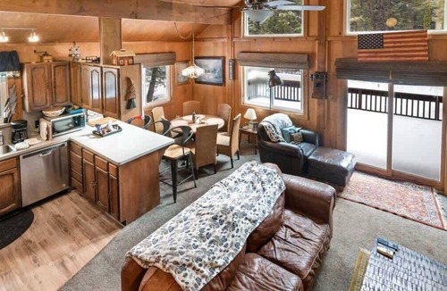 Sierra Cedars Cabin | The Dueck Cabin with Indoor Fireplace