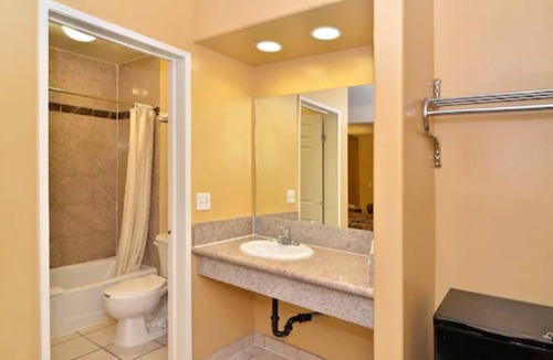 Little Armenia Hotel | The Emerald Inn on Sunset