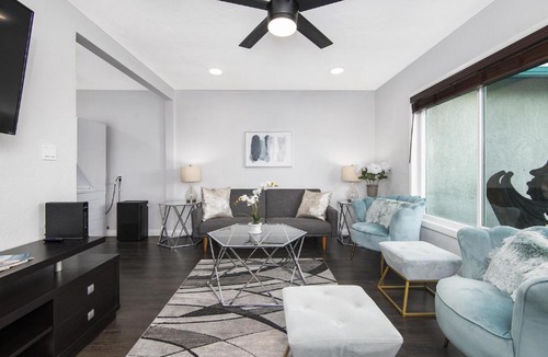 Imperial Beach House | The Glam Dragon
