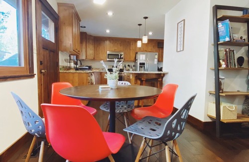 Al Tahoe House | The Great Dane Place - Pet friendly. Perfect for Remote Work