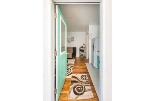 East San Gabriel House | The GuestHouse W/King Bed & Private courtyard