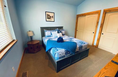 Oakhurst House | The Hilltop Cabin Retreat in Bass Lake Heights
