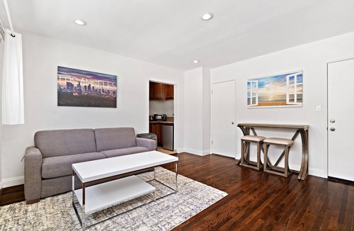 Mar Vista Apartment | The Inglewood 4A