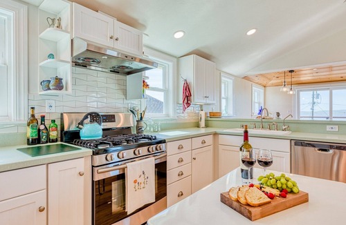 Dillon Beach Cabin | The Lookout~Remodeled Cozy & Charming BeachCabin!Walk to Beach!Views!Dog/WiFi
