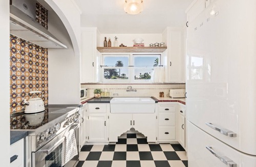 West Beach Apartment | The Marlowe Seaside Inn - Vintage Luxury at the Beach - Hotel Amenities
