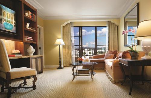 Beverly Hills Hotel | The Maybourne Beverly Hills, Maybourne