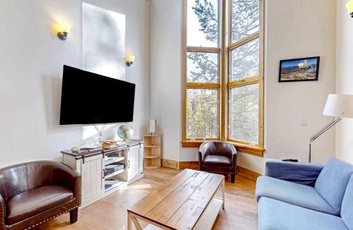 Serene Lakes House | The Mountain House