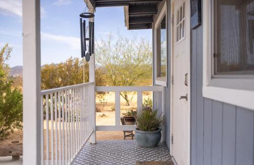 Joshua Tree House | The Raven House - Renovated Homestead Cabin