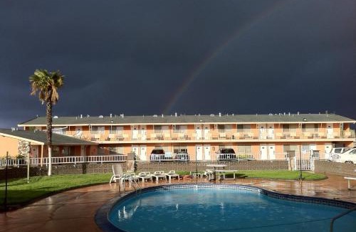Red Bluff Hotel | The River Inn & Suites