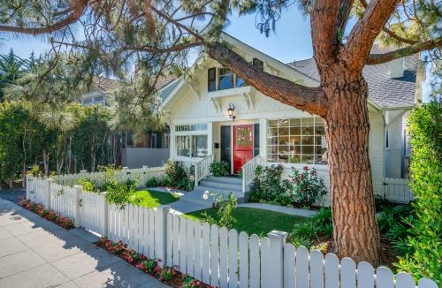 East Beach Villa | The Sea Captains House by Paradise Retreats