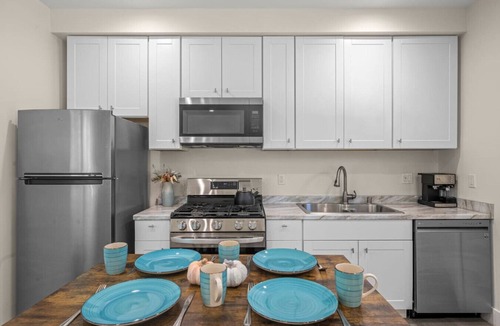 Reseda House | The Stay on Hart Residence