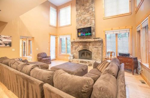 Carnelian Bay House | The Tallac Lodge Hot Tub Walk 2 Beach