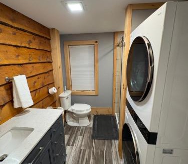 Ludlow Apartment | The Treehouse at 11 Gables - Center of Ludlow Village near Shopping and Restaurants