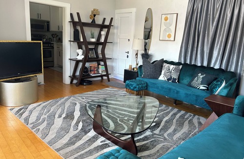 Eureka Valley Cottage | The “Treehouse” centrally-located quaint Cottage w/views!