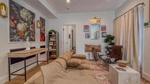 Beverly Hills Apartment | The Venus Beverly Hills Designer Chic Haven