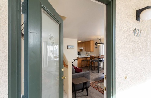 Downtown Condo | This adorable condo is in an unbeatable location - only a couple of blocks from the beach. This is a 2 bed, 1.5 bath condo that can accommodate up to six guests.