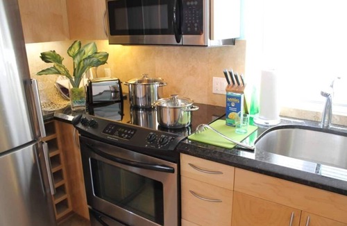 South Mission Beach Condo | This condominium is a 0 bedroom(s), 1 bathrooms, located in San Diego, CA.